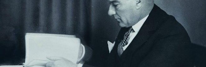 Okumaya düşkün ve güçlü bir fikir adamı olarak milletinin hayatını şekillendiren Atatürk’ün kütüphanesi de özeldi.