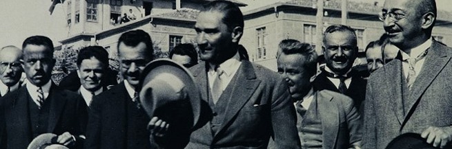 Atatürk ile kimleri ve neleri yendik?